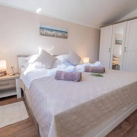 Villa Amazing 4 Bedroom With Swimming Pool And Wifi, Family Frendly Tribalj (Primorsko-Goranska)