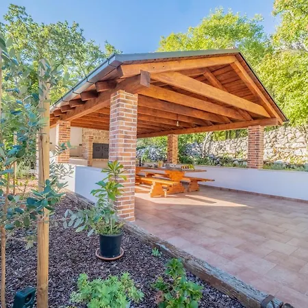 Willa Amazing 4 Bedroom With Swimming Pool And Wifi, Family Frendly Tribalj (Primorsko-Goranska)