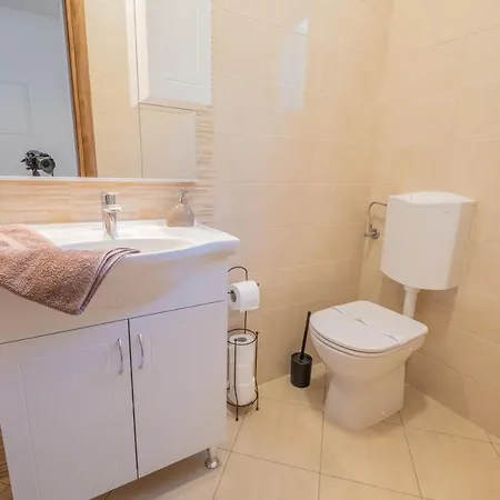 Amazing 4 Bedroom With Swimming Pool And Wifi, Family Frendly * Tribalj (Primorsko-Goranska)