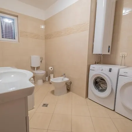 Villa Amazing 4 Bedroom With Swimming Pool And Wifi, Family Frendly