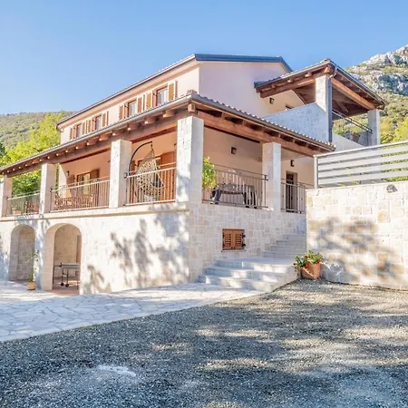 Amazing 4 Bedroom With Swimming Pool And Wifi, Family Frendly Willa Tribalj (Primorsko-Goranska)