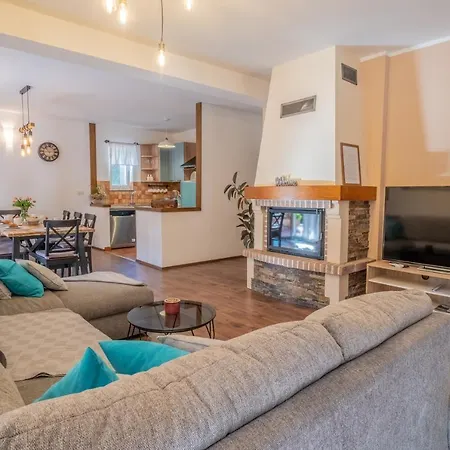 Amazing 4 Bedroom With Swimming Pool And Wifi, Family Frendly فيلة *
