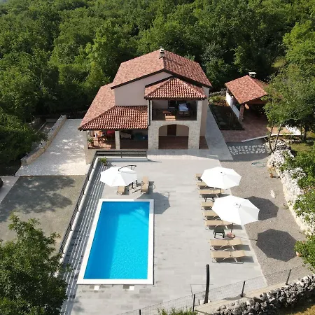 Amazing 4 Bedroom With Swimming Pool And Wifi, Family Frendly