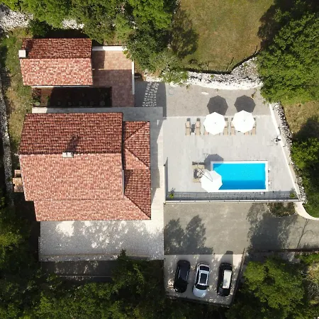 Amazing 4 Bedroom With Swimming Pool And Wifi, Family Frendly * Tribalj (Primorsko-Goranska)
