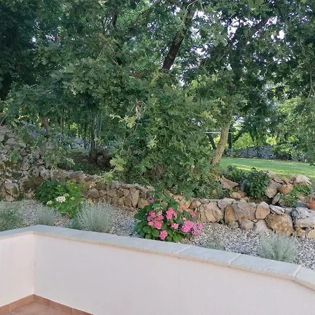 Amazing 4 Bedroom With Swimming Pool And Wifi, Family Frendly فيلة Tribalj (Primorsko-Goranska)