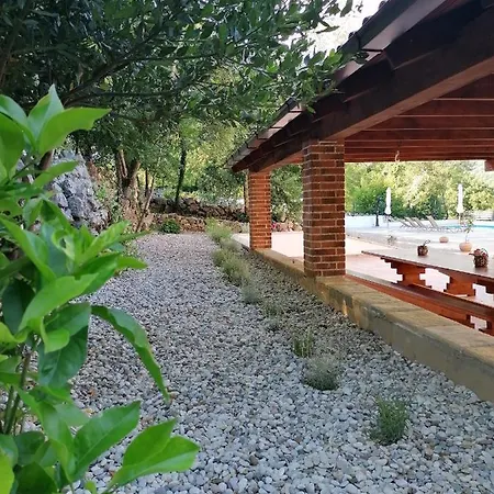 Amazing 4 Bedroom With Swimming Pool And Wifi, Family Frendly