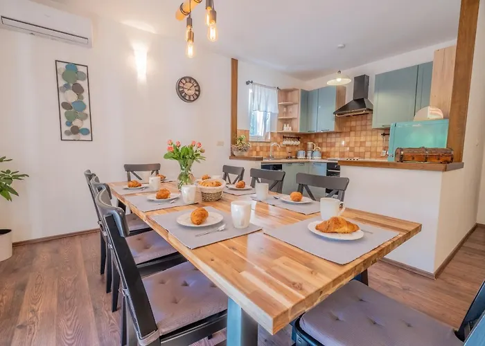 Amazing 4 Bedroom With Swimming Pool And Wifi, Family Frendly *