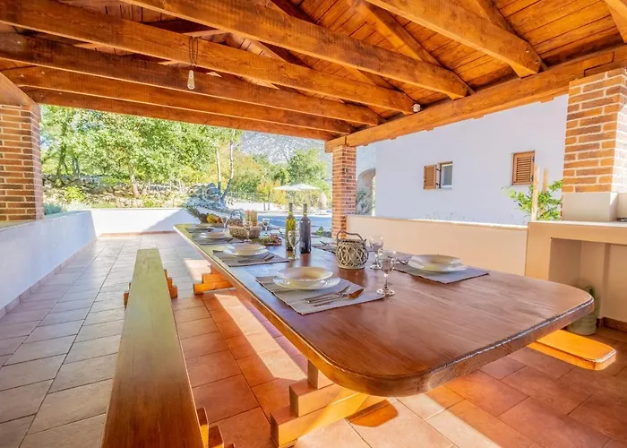 Amazing 4 Bedroom With Swimming Pool And Wifi, Family Frendly * Tribalj (Primorsko-Goranska)