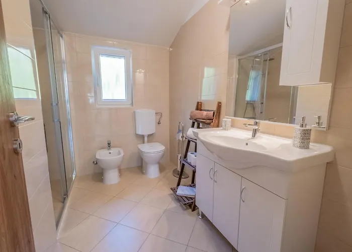 Willa Amazing 4 Bedroom With Swimming Pool And Wifi, Family Frendly Tribalj (Primorsko-Goranska)