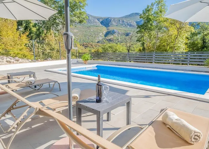Amazing 4 Bedroom With Swimming Pool And Wifi, Family Frendly Willa Tribalj (Primorsko-Goranska)
