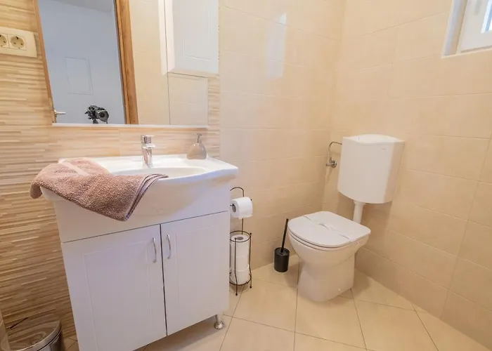 Amazing 4 Bedroom With Swimming Pool And Wifi, Family Frendly * Tribalj (Primorsko-Goranska)