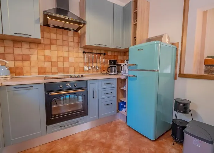 Amazing 4 Bedroom With Swimming Pool And Wifi, Family Frendly Willa