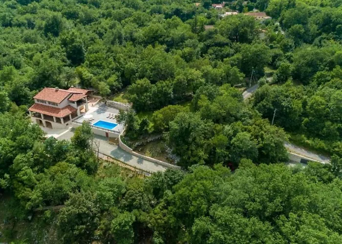 Amazing 4 Bedroom With Swimming Pool And Wifi, Family Frendly Willa *