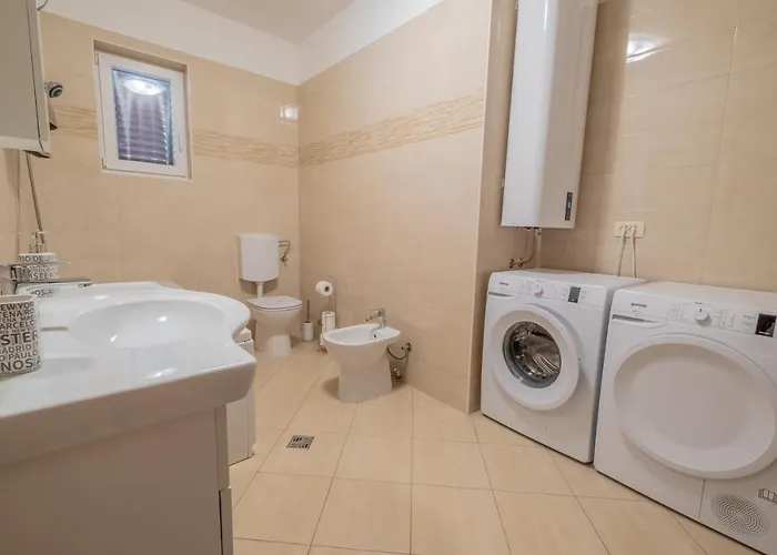 Willa Amazing 4 Bedroom With Swimming Pool And Wifi, Family Frendly