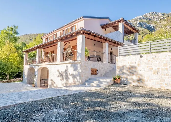 Amazing 4 Bedroom With Swimming Pool And Wifi, Family Frendly Willa Tribalj (Primorsko-Goranska)