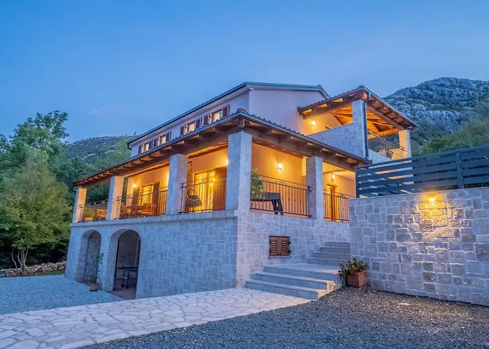 Amazing 4 Bedroom With Swimming Pool And Wifi, Family Frendly *