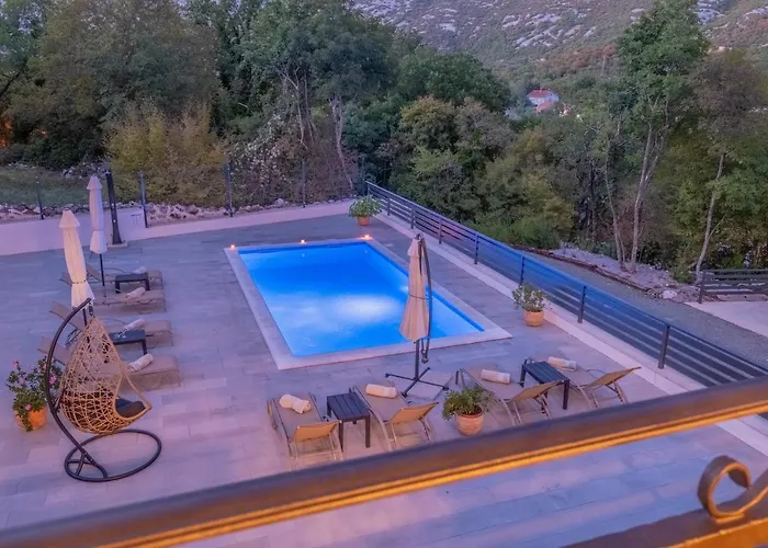 Amazing 4 Bedroom With Swimming Pool And Wifi, Family Frendly Willa