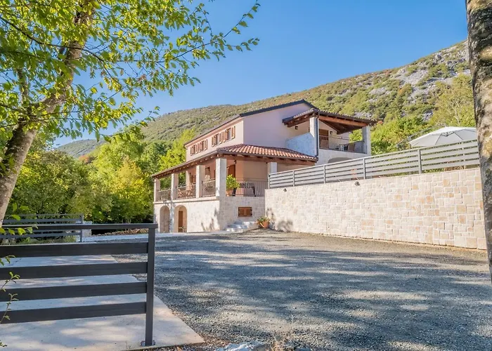 Amazing 4 Bedroom With Swimming Pool And Wifi, Family Frendly