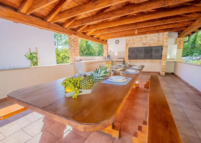 Willa Amazing 4 Bedroom With Swimming Pool And Wifi, Family Frendly Tribalj (Primorsko-Goranska)