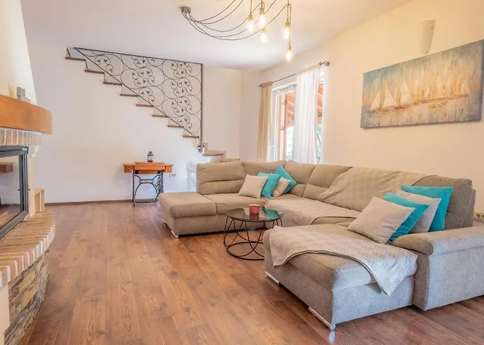 Amazing 4 Bedroom With Swimming Pool And Wifi, Family Frendly * Tribalj (Primorsko-Goranska)