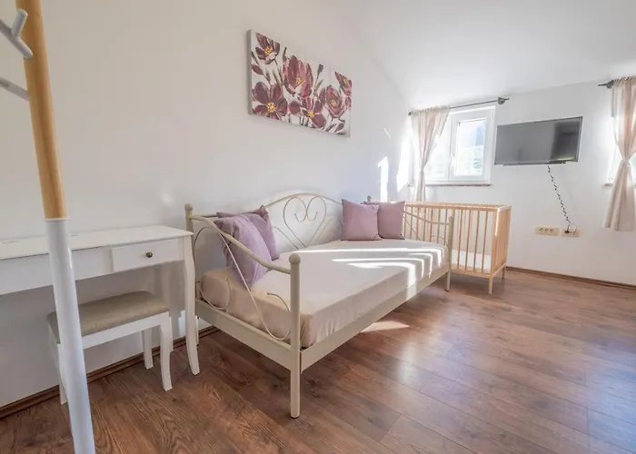 Willa Amazing 4 Bedroom With Swimming Pool And Wifi, Family Frendly Tribalj (Primorsko-Goranska)