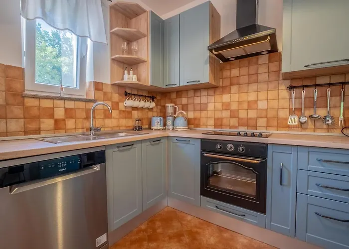 Amazing 4 Bedroom With Swimming Pool And Wifi, Family Frendly Willa Tribalj (Primorsko-Goranska)