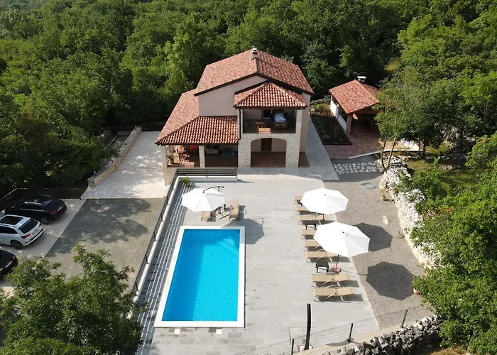 Amazing 4 Bedroom With Swimming Pool And Wifi, Family Frendly