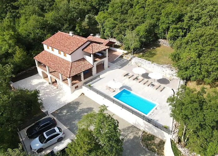 Amazing 4 Bedroom With Swimming Pool And Wifi, Family Frendly Willa *