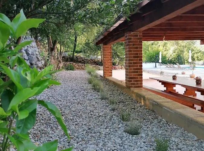 Amazing 4 Bedroom With Swimming Pool And Wifi, Family Frendly