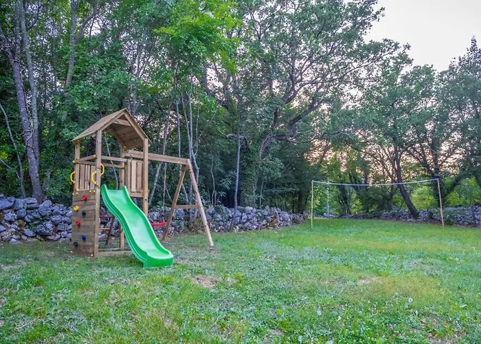 Amazing 4 Bedroom With Swimming Pool And Wifi, Family Frendly Willa
