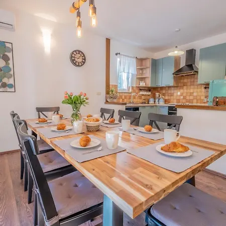 Amazing 4 Bedroom With Swimming Pool And Wifi, Family Frendly *