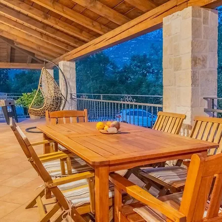 Amazing 4 Bedroom With Swimming Pool And Wifi, Family Frendly