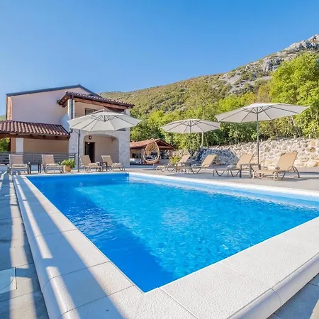 Amazing 4 Bedroom With Swimming Pool And Wifi, Family Frendly *