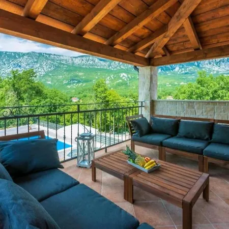 Amazing 4 Bedroom With Swimming Pool And Wifi, Family Frendly * Tribalj (Primorsko-Goranska)