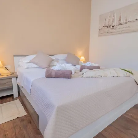Amazing 4 Bedroom With Swimming Pool And Wifi, Family Frendly *