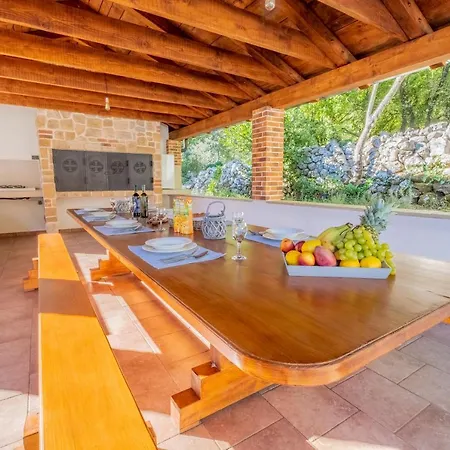 Amazing 4 Bedroom With Swimming Pool And Wifi, Family Frendly