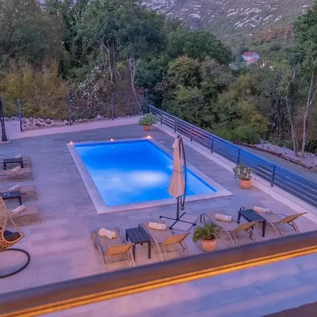 Amazing 4 Bedroom With Swimming Pool And Wifi, Family Frendly Villa