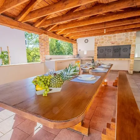 Villa Amazing 4 Bedroom With Swimming Pool And Wifi, Family Frendly Tribalj (Primorsko-Goranska)