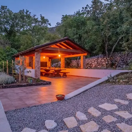 Amazing 4 Bedroom With Swimming Pool And Wifi, Family Frendly Villa